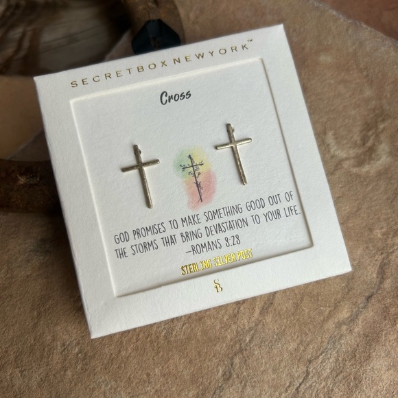 Goldtone Cross Stud Earrings NWT - Picture 4 of 9